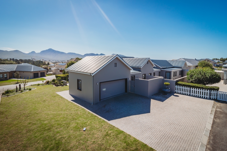 4 Bedroom Property for Sale in Kraaibosch Manor Western Cape